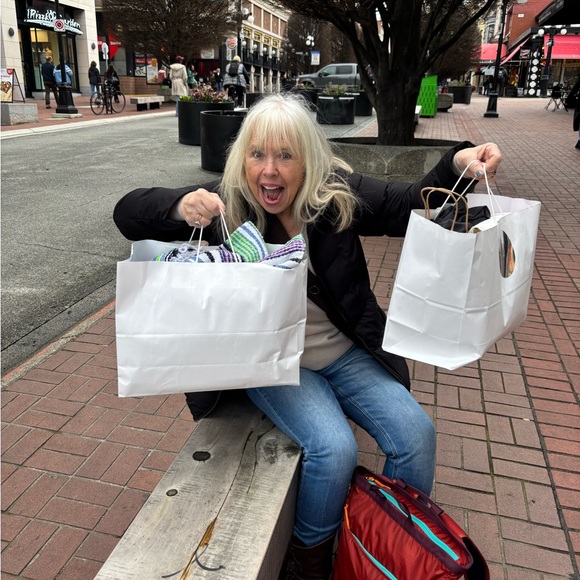 Meet your Posher, Sandy - Picture 5 of 17